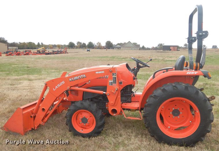 image for item GC9686 2017 Kubota L3301D MFWD tractor