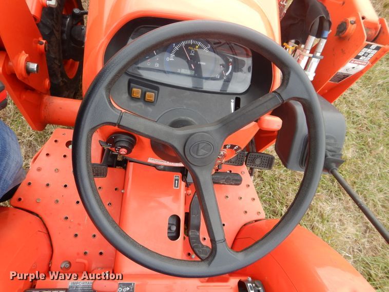 image for item GC9686 2017 Kubota L3301D MFWD tractor