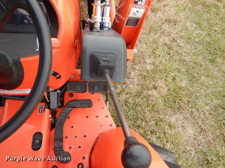 image for item GC9686 2017 Kubota L3301D MFWD tractor