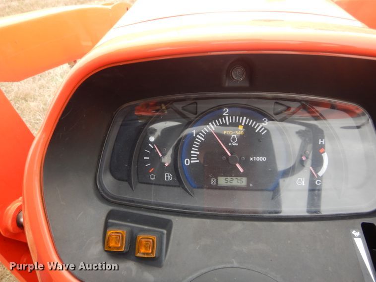 image for item GC9686 2017 Kubota L3301D MFWD tractor