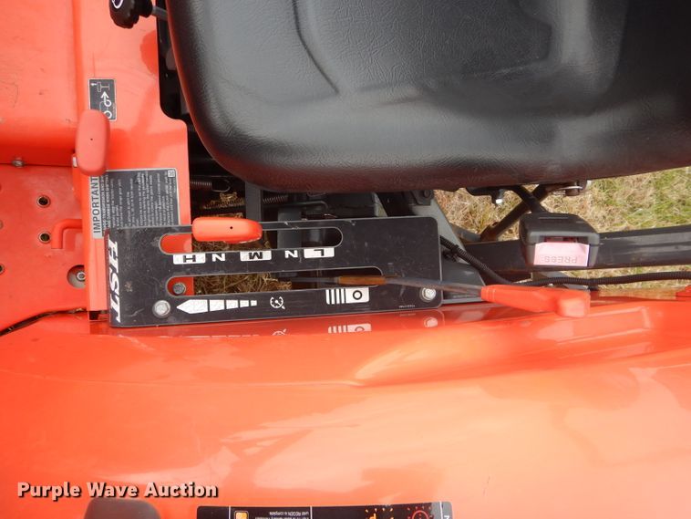 image for item GC9686 2017 Kubota L3301D MFWD tractor