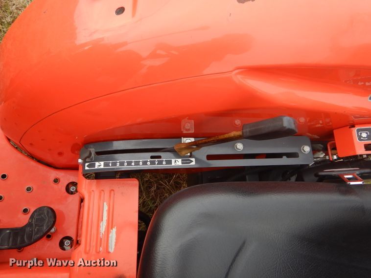 image for item GC9686 2017 Kubota L3301D MFWD tractor