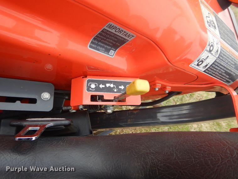 image for item GC9686 2017 Kubota L3301D MFWD tractor