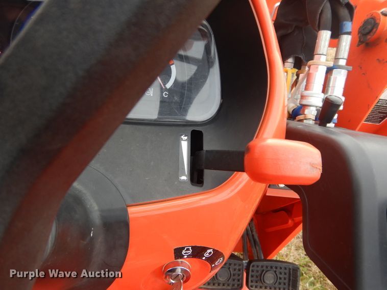 image for item GC9686 2017 Kubota L3301D MFWD tractor