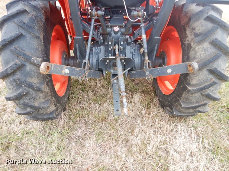 image for item GC9686 2017 Kubota L3301D MFWD tractor
