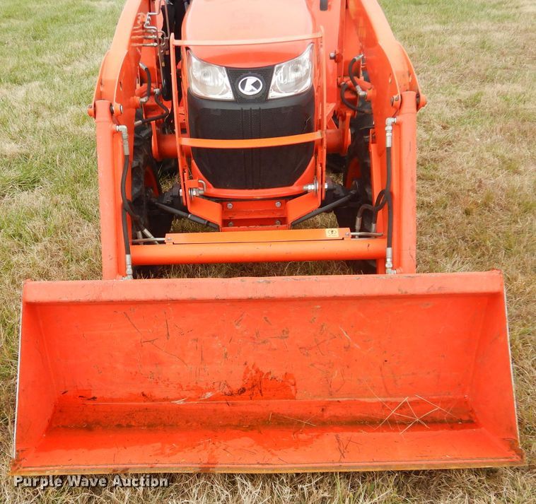 image for item GC9686 2017 Kubota L3301D MFWD tractor