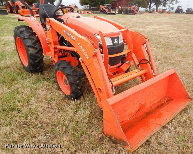 image for item GC9686 2017 Kubota L3301D MFWD tractor