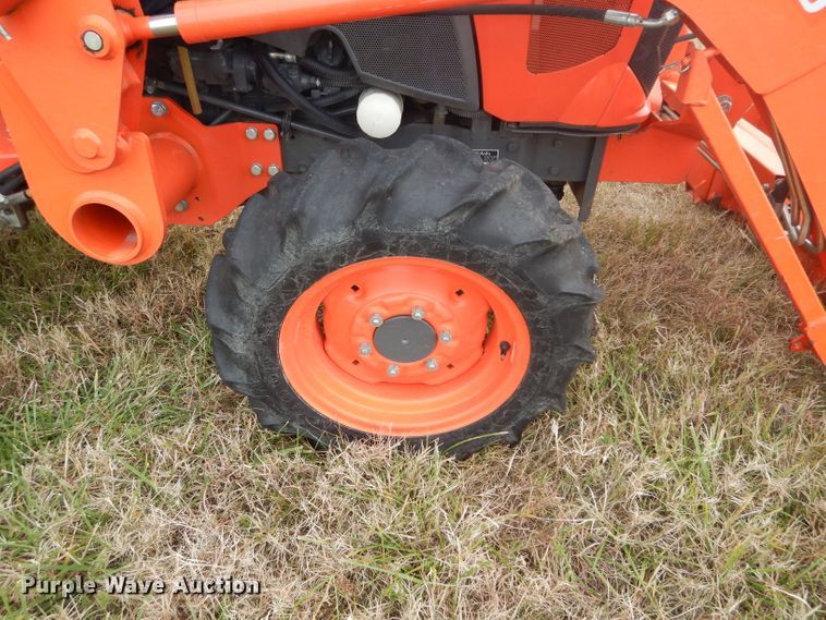 image for item GC9686 2017 Kubota L3301D MFWD tractor