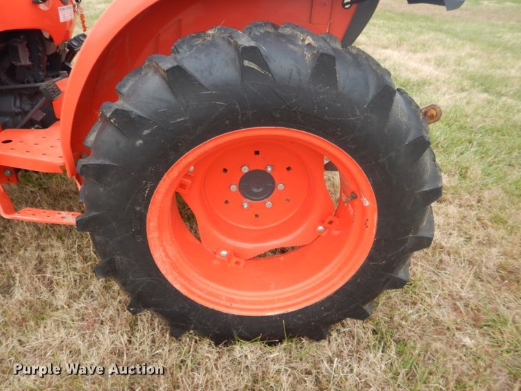 image for item GC9686 2017 Kubota L3301D MFWD tractor