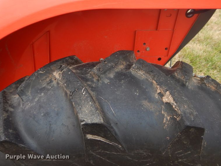 image for item GC9686 2017 Kubota L3301D MFWD tractor