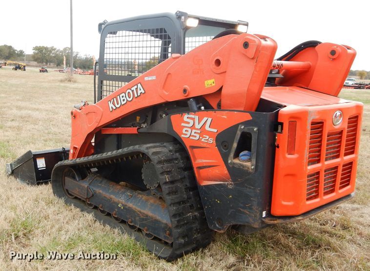 image for item GC9688 2017 Kubota SVL95-2S skid steer