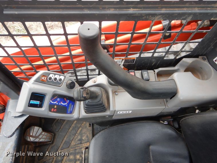 image for item GC9688 2017 Kubota SVL95-2S skid steer