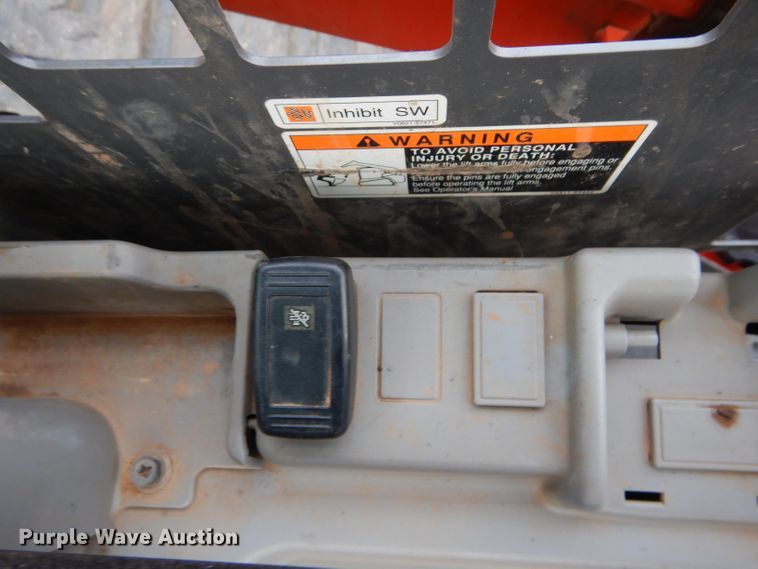 image for item GC9688 2017 Kubota SVL95-2S skid steer