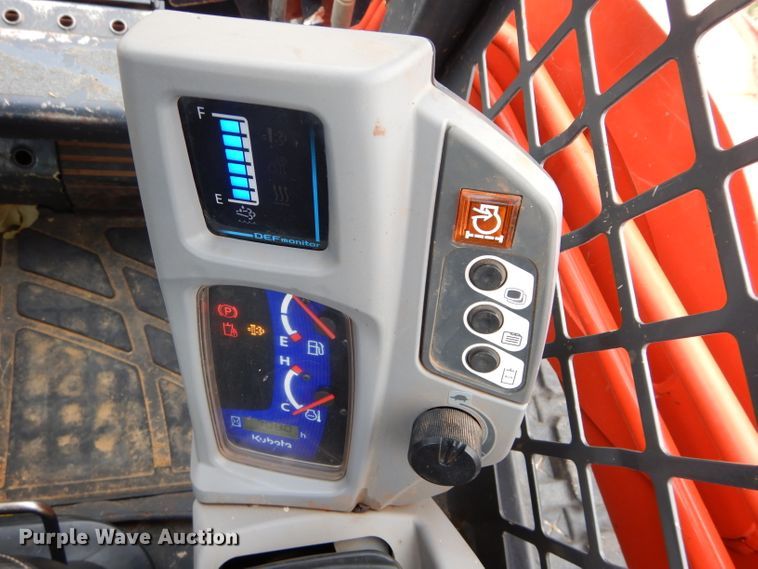 image for item GC9688 2017 Kubota SVL95-2S skid steer