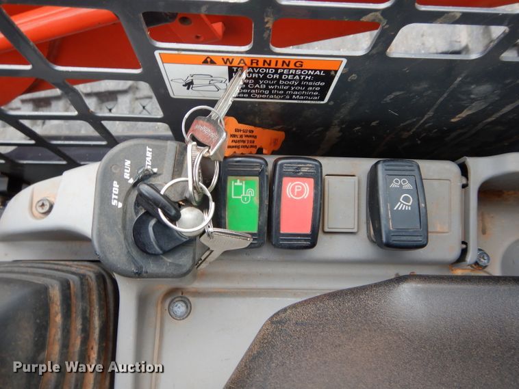 image for item GC9688 2017 Kubota SVL95-2S skid steer