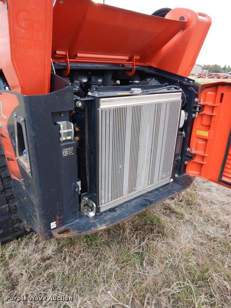 image for item GC9688 2017 Kubota SVL95-2S skid steer