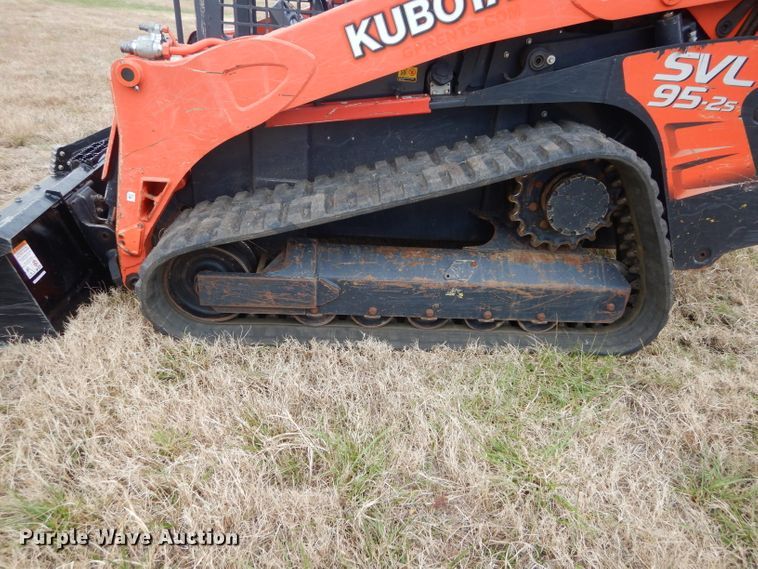 image for item GC9688 2017 Kubota SVL95-2S skid steer
