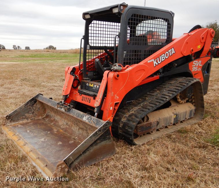 image for item GC9691 2017 Kubota SVL95-2S skid steer