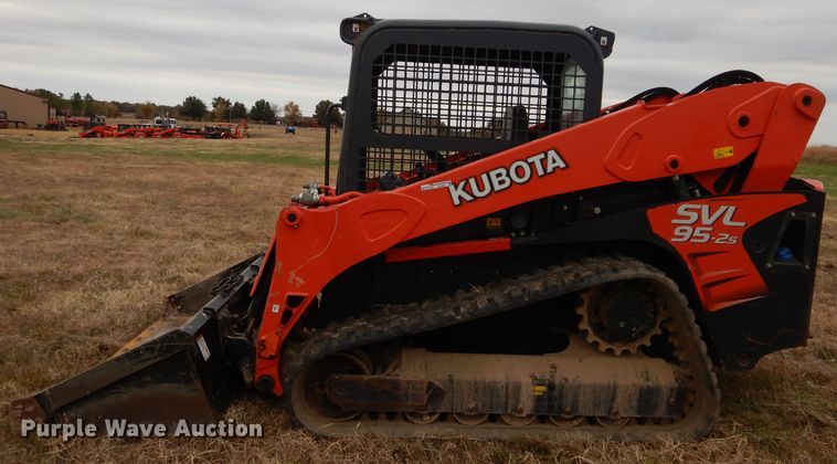 image for item GC9691 2017 Kubota SVL95-2S skid steer