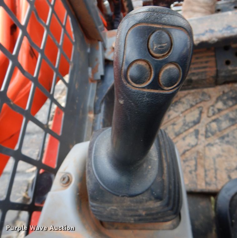 image for item GC9691 2017 Kubota SVL95-2S skid steer