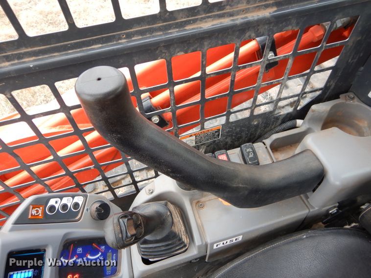 image for item GC9691 2017 Kubota SVL95-2S skid steer