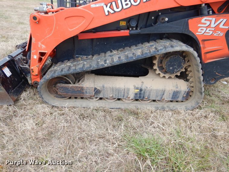 image for item GC9691 2017 Kubota SVL95-2S skid steer