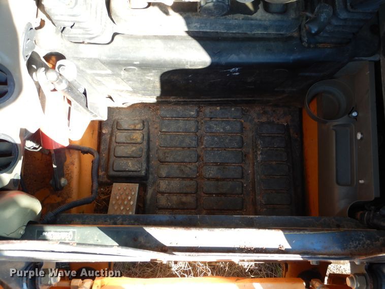 image for item GC9736 2011 Case SV300 skid steer