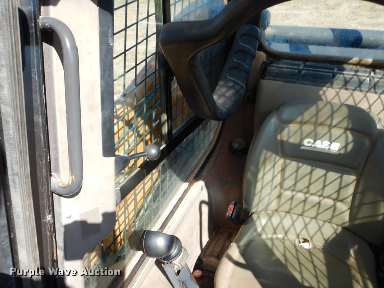 image for item GC9736 2011 Case SV300 skid steer