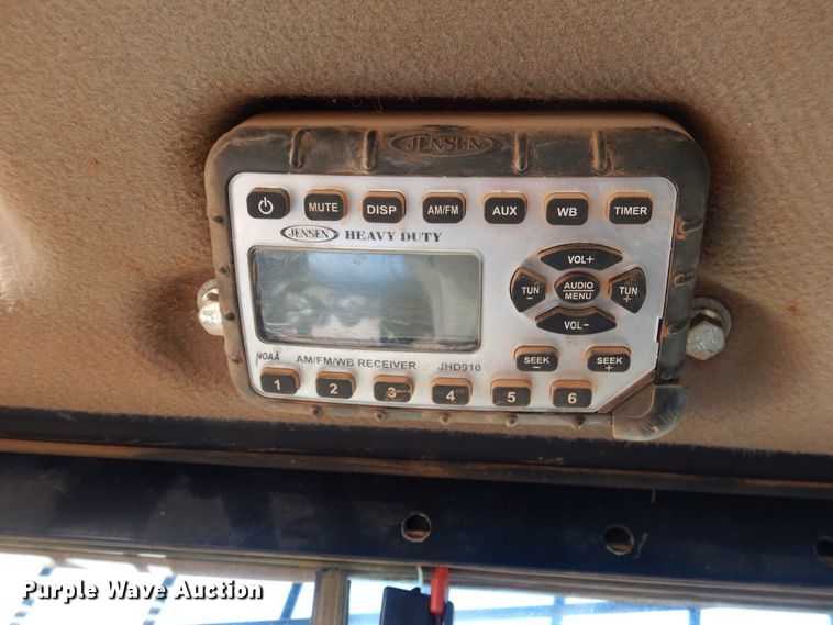 image for item GC9736 2011 Case SV300 skid steer