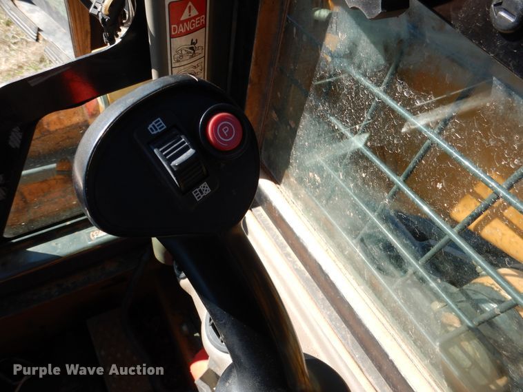 image for item GC9736 2011 Case SV300 skid steer