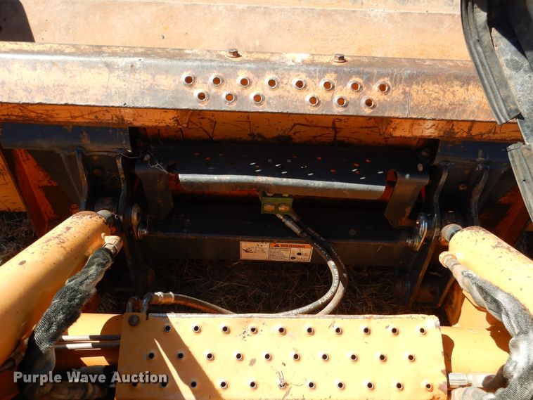 image for item GC9736 2011 Case SV300 skid steer