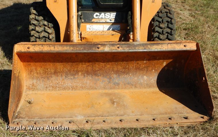 image for item GC9736 2011 Case SV300 skid steer