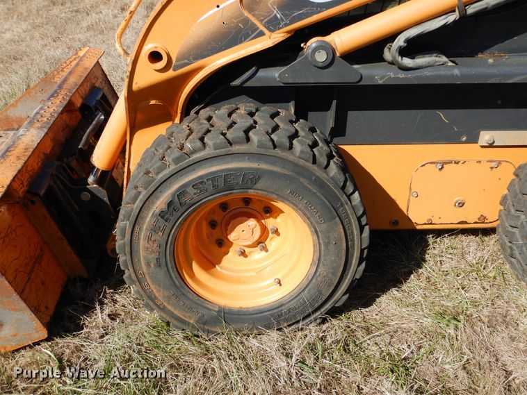 image for item GC9736 2011 Case SV300 skid steer