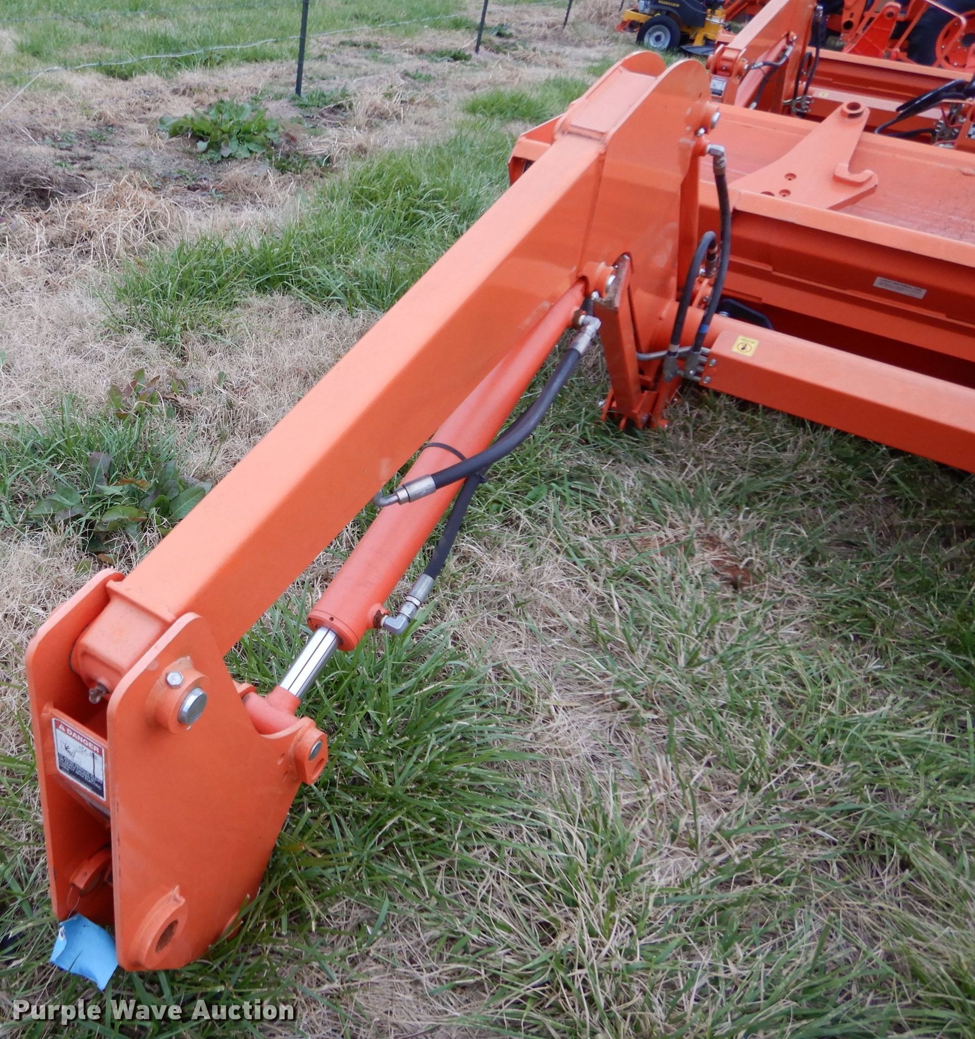 Kubota LA1403 loader in Davis, OK | Item DH3640 sold | Purple Wave