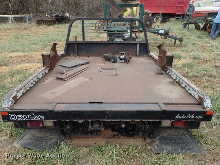 DewEze 278 steel hydraulic bale bed in Lyons, KS Item DB7501 sold