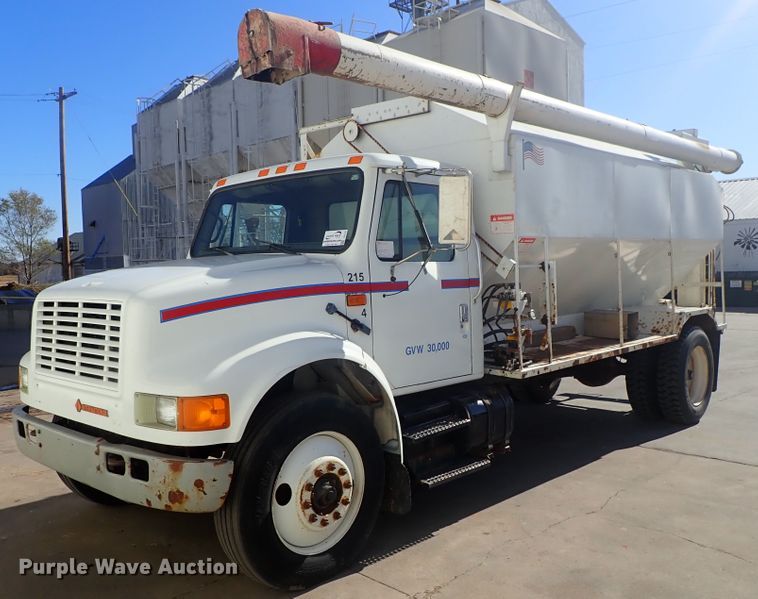 image for item DB7547 1992 International 4700 feed mixer truck