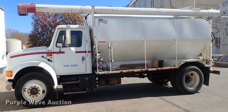 image for item DB7547 1992 International 4700 feed mixer truck
