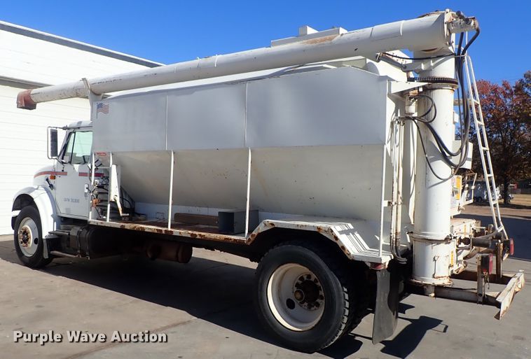 image for item DB7547 1992 International 4700 feed mixer truck