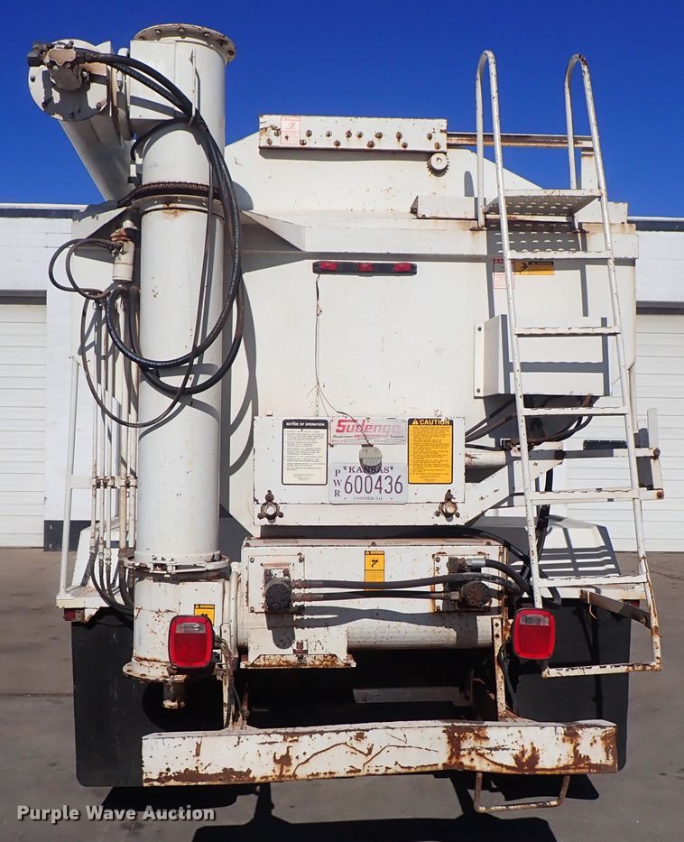 image for item DB7547 1992 International 4700 feed mixer truck