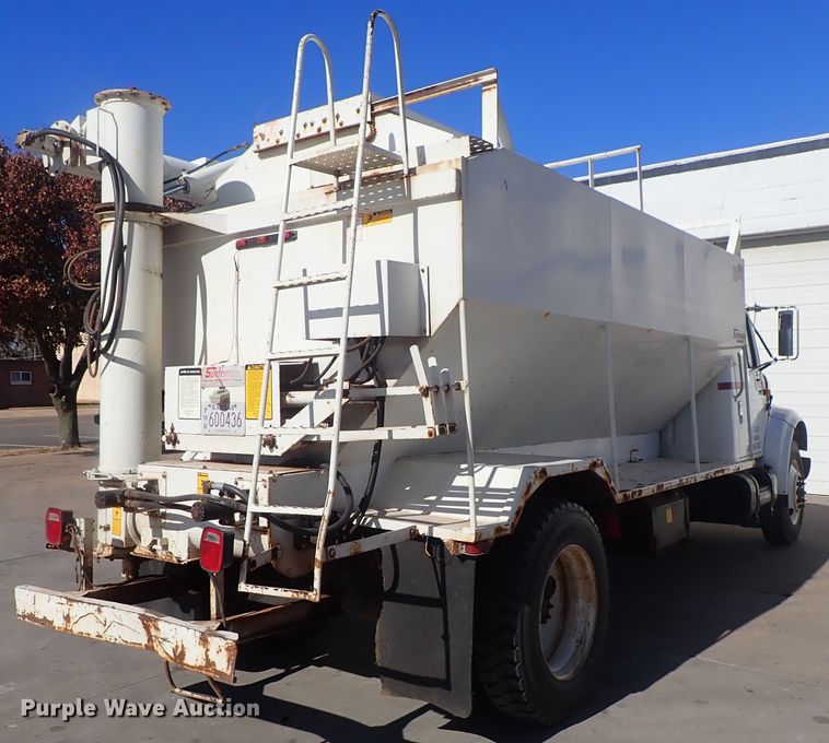image for item DB7547 1992 International 4700 feed mixer truck