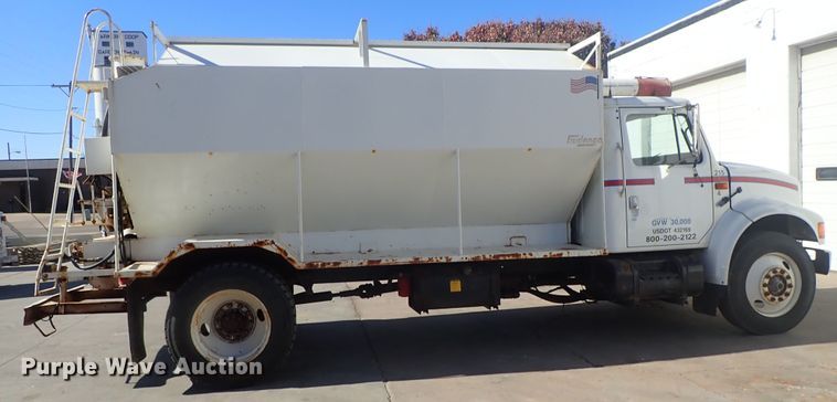 image for item DB7547 1992 International 4700 feed mixer truck