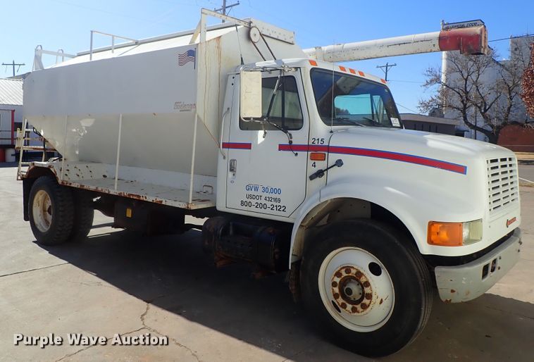 image for item DB7547 1992 International 4700 feed mixer truck
