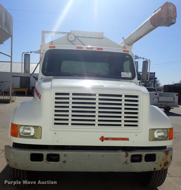 image for item DB7547 1992 International 4700 feed mixer truck