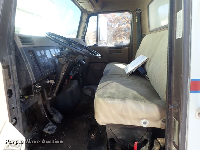 image for item DB7547 1992 International 4700 feed mixer truck