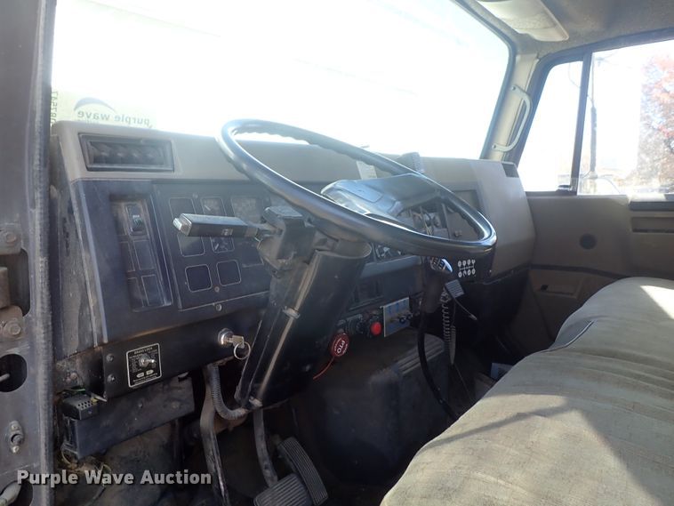 image for item DB7547 1992 International 4700 feed mixer truck