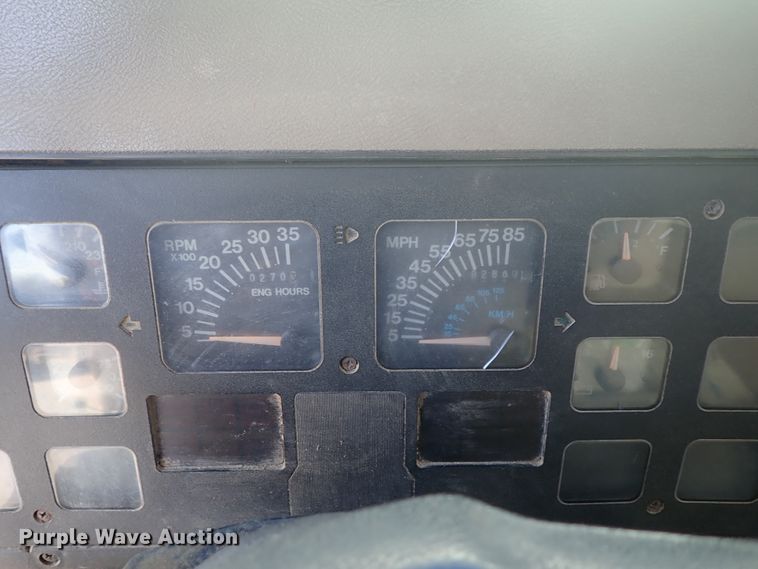 image for item DB7547 1992 International 4700 feed mixer truck