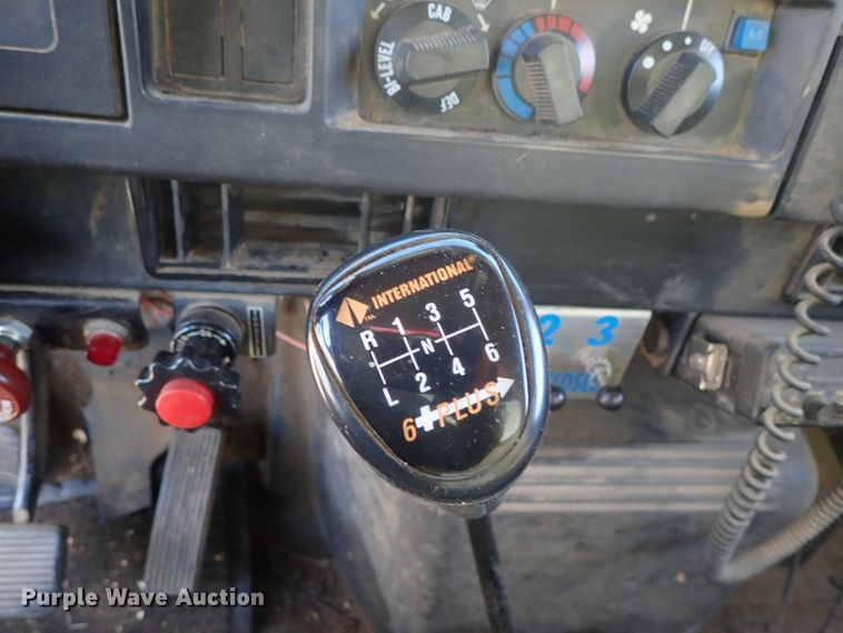 image for item DB7547 1992 International 4700 feed mixer truck