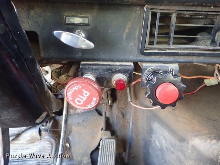 image for item DB7547 1992 International 4700 feed mixer truck