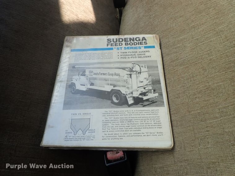 image for item DB7547 1992 International 4700 feed mixer truck