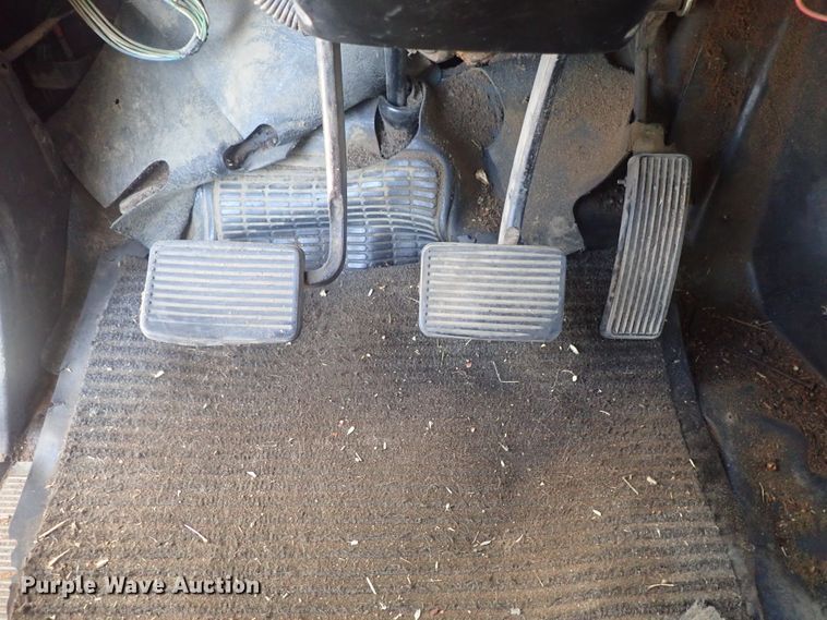 image for item DB7547 1992 International 4700 feed mixer truck